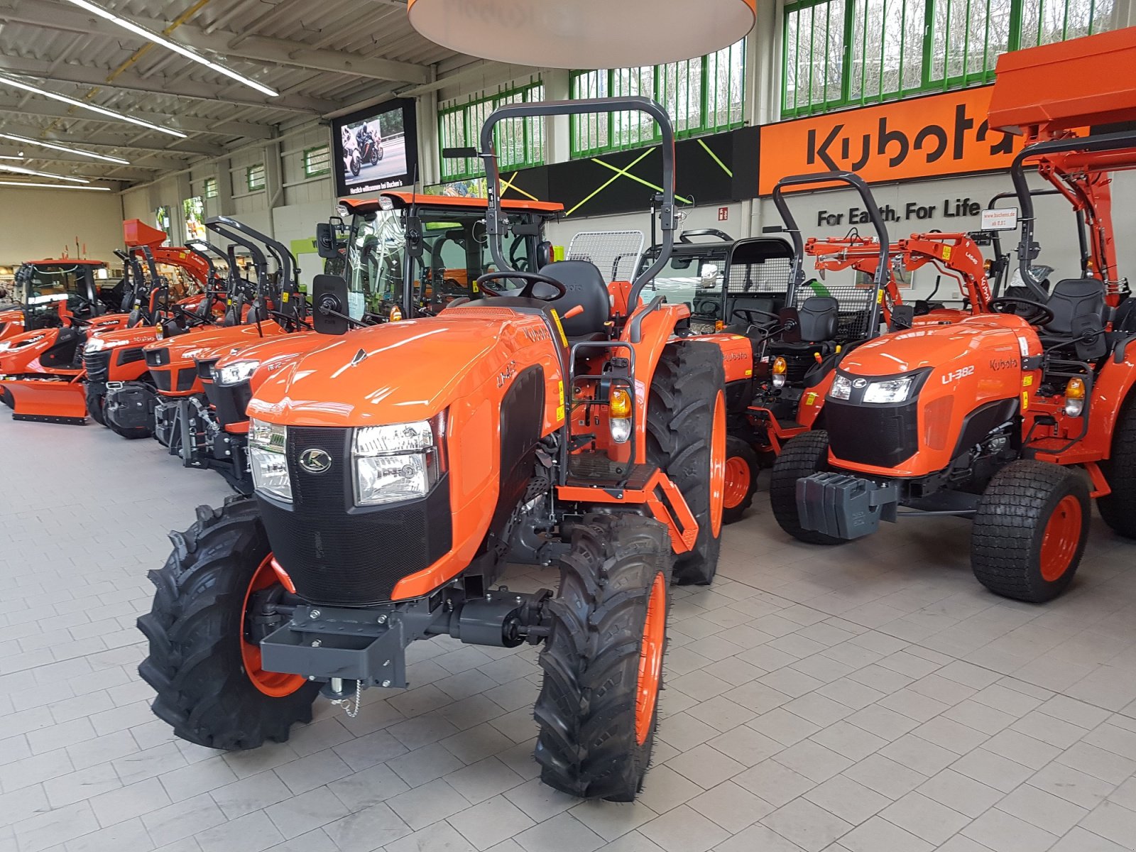 Traktor des Typs Kubota L1-452 Ausstellungsmaschine, Neumaschine in Olpe (Bild 3)