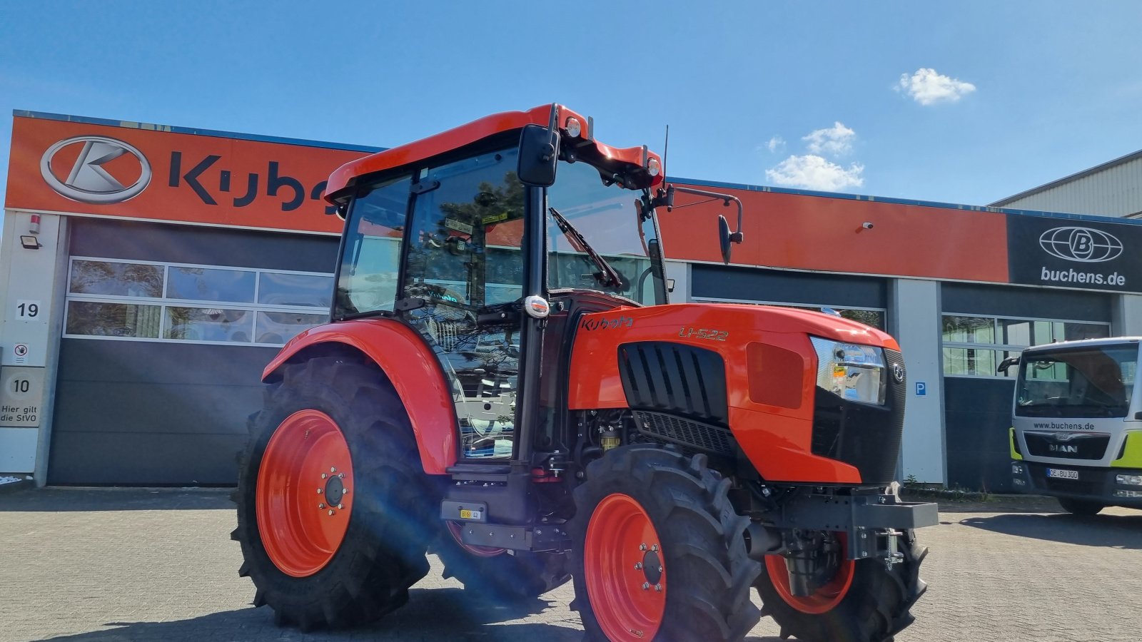 Traktor des Typs Kubota L1-522 CAB ab 0,99%, Neumaschine in Olpe (Bild 2)