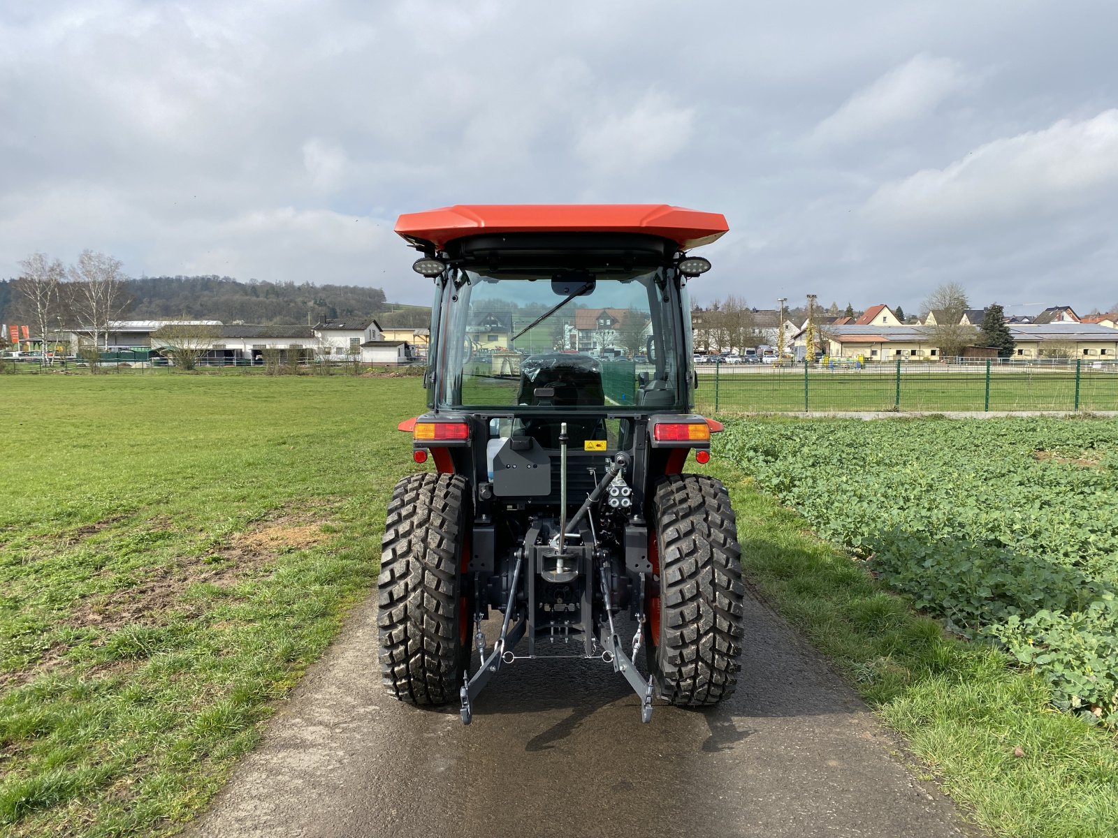 Traktor of the type Kubota L2-452 H CAB, Neumaschine in Lollar, Ruttershausen (Picture 7)