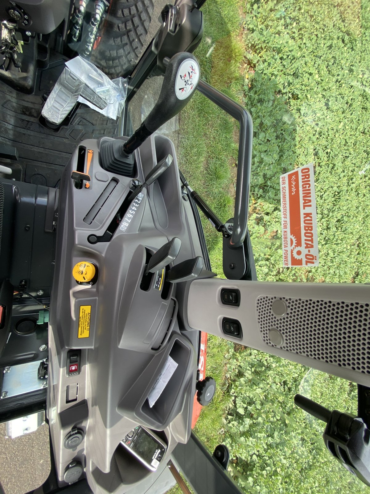 Traktor of the type Kubota L2-452 H CAB, Neumaschine in Lollar, Ruttershausen (Picture 19)