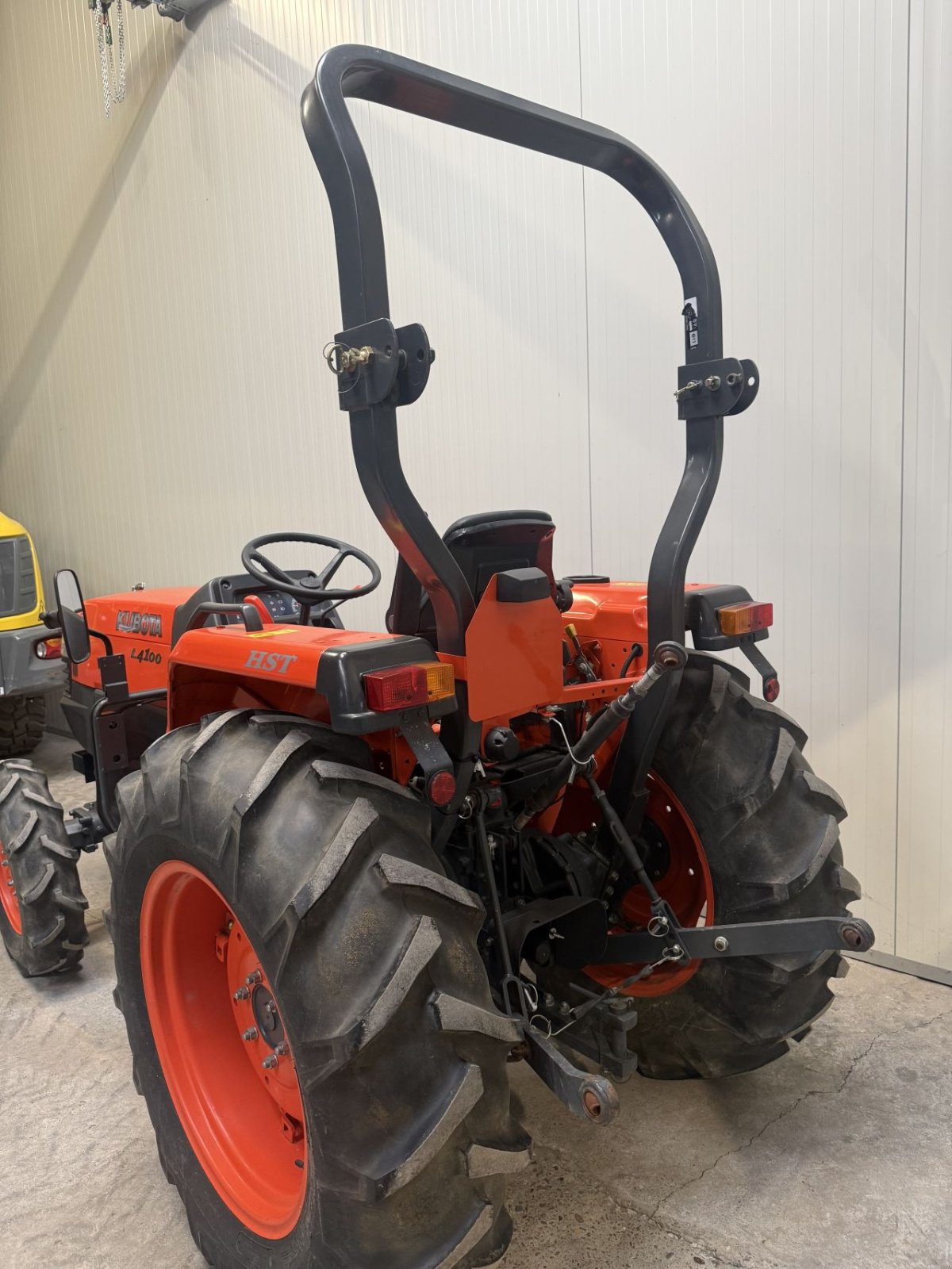 Traktor of the type Kubota L4100, Gebrauchtmaschine in Wadenoijen (Picture 3)