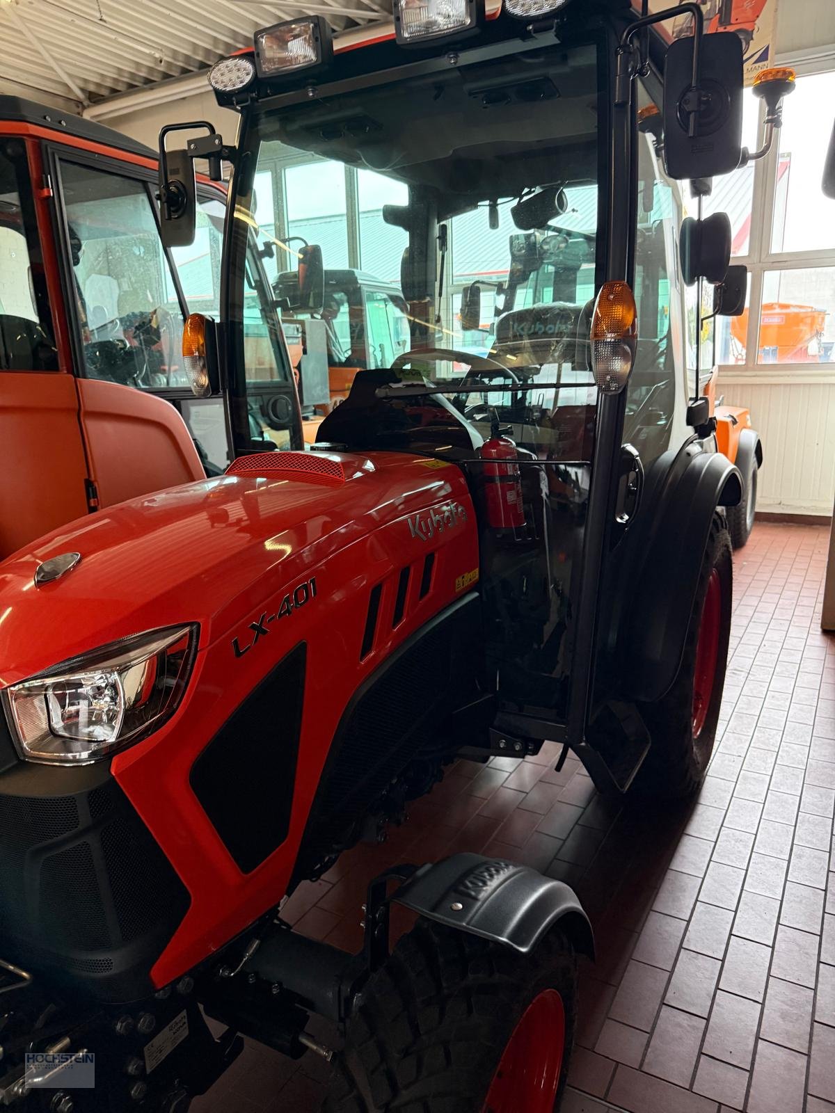Traktor of the type Kubota LX 401 CAB, Neumaschine in Heidelberg - Rohrbach Süd (Picture 2)