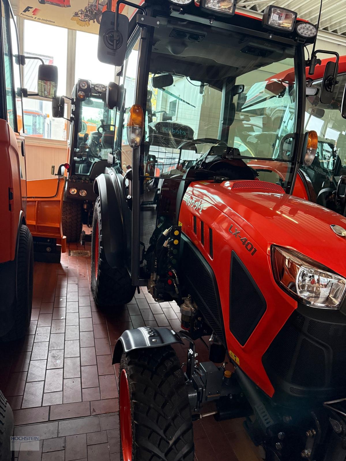 Traktor of the type Kubota LX 401 CAB, Neumaschine in Heidelberg - Rohrbach Süd (Picture 3)