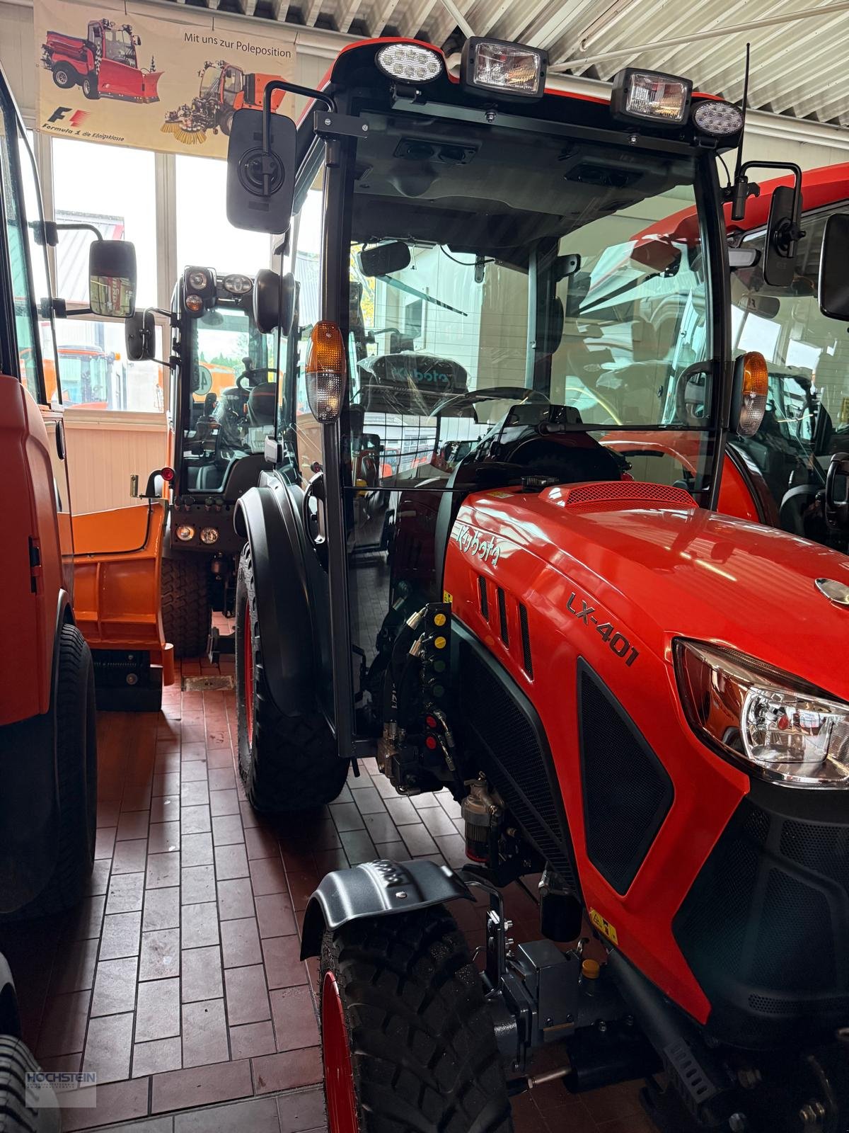 Traktor of the type Kubota LX 401 CAB, Neumaschine in Heidelberg - Rohrbach Süd (Picture 4)