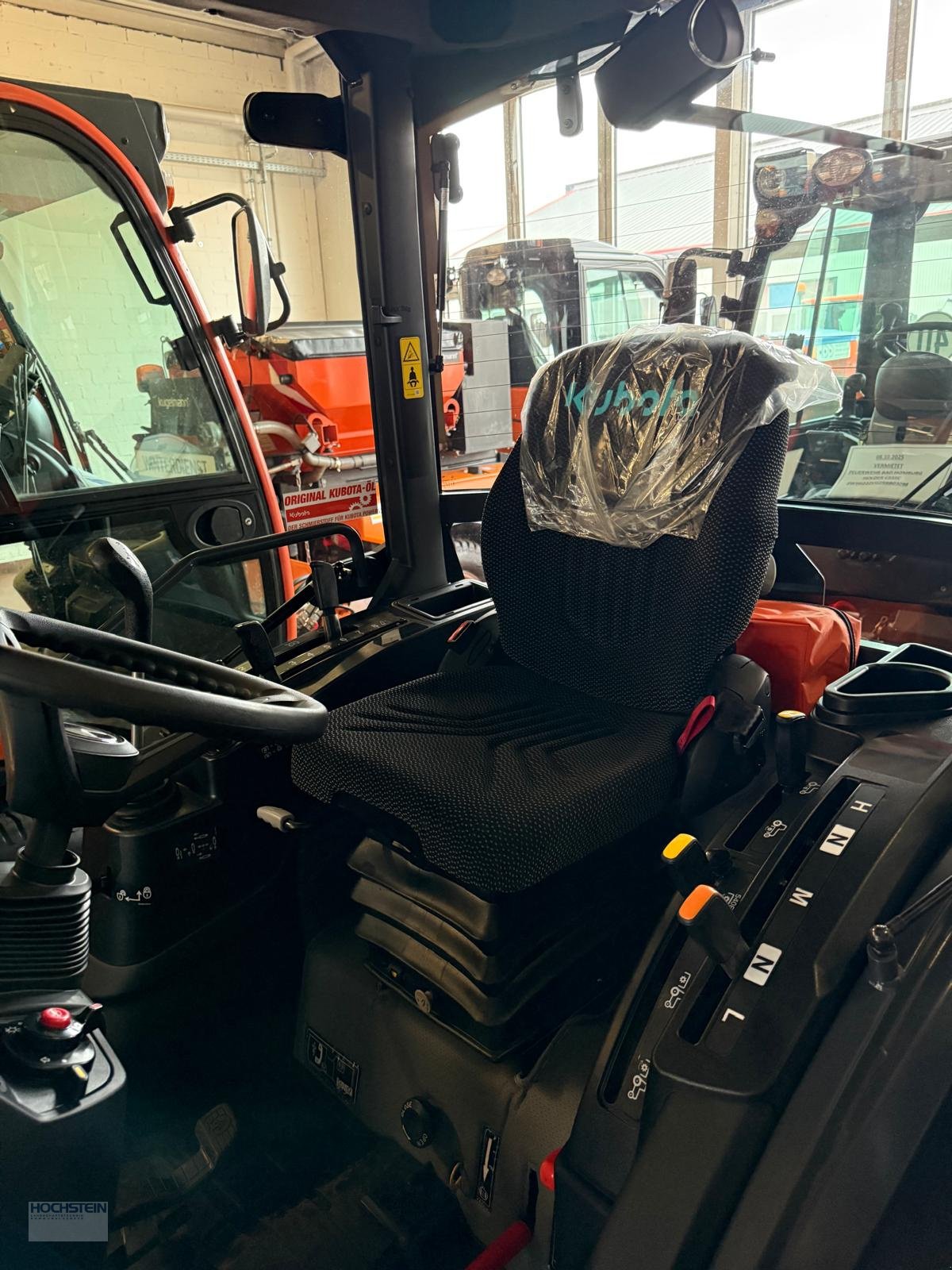 Traktor of the type Kubota LX 401 CAB, Neumaschine in Heidelberg - Rohrbach Süd (Picture 7)