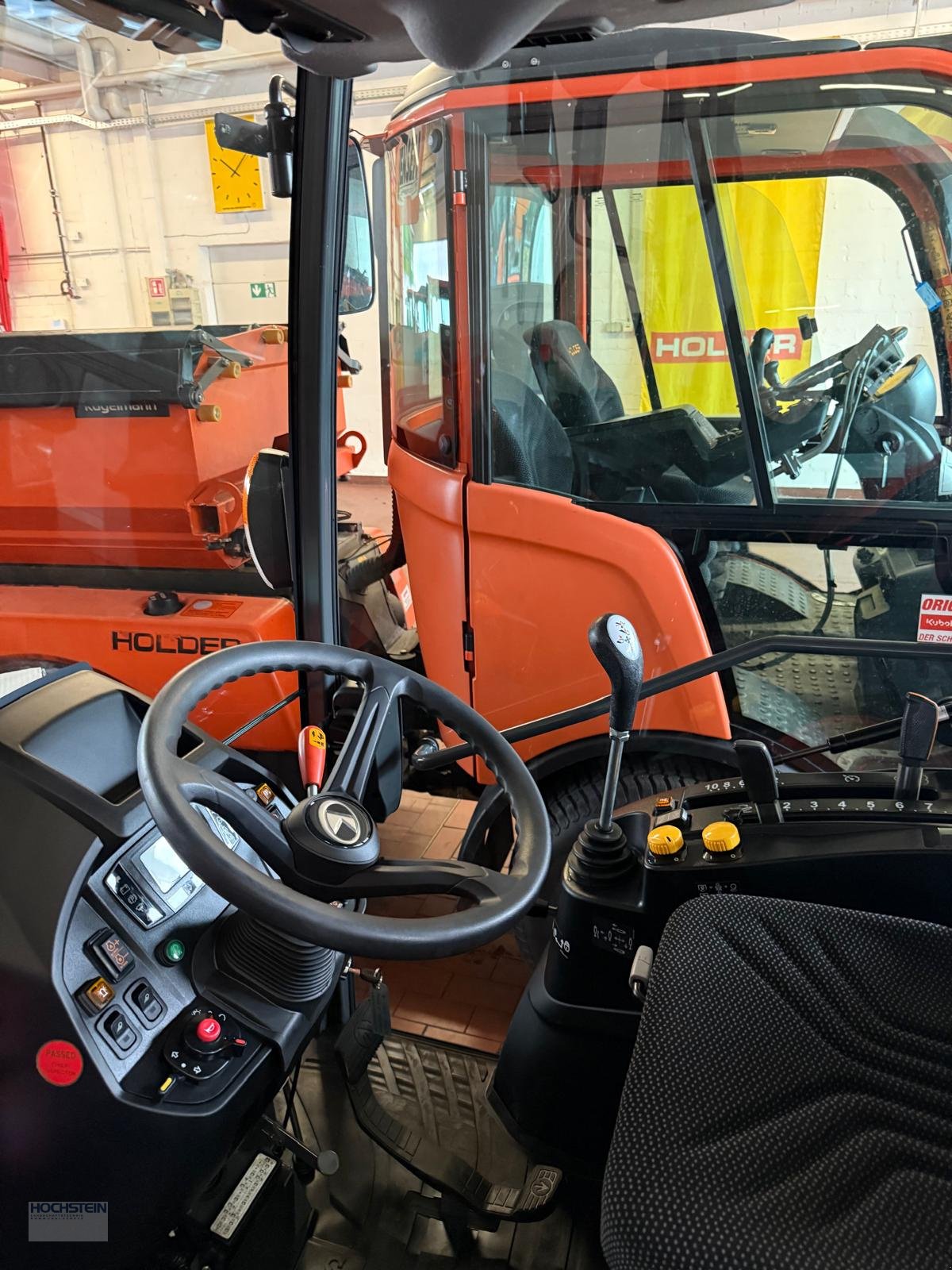 Traktor of the type Kubota LX 401 CAB, Neumaschine in Heidelberg - Rohrbach Süd (Picture 10)