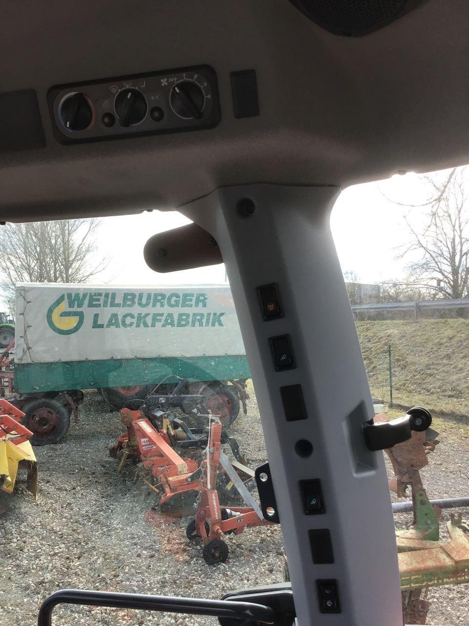 Traktor des Typs Kubota M 4063 DTHQ18 EC KABINE, Neumaschine in Burgbernheim (Bild 7)