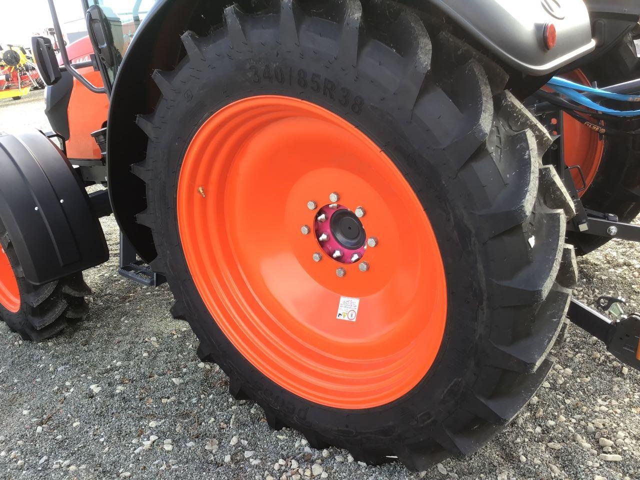 Traktor des Typs Kubota M 4063 DTHQ18 EC KABINE, Neumaschine in Burgbernheim (Bild 10)