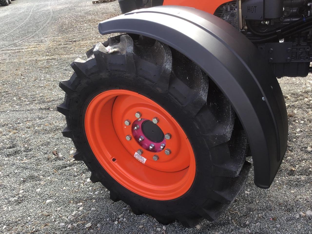 Traktor des Typs Kubota M 4063 DTHQ18 EC KABINE, Neumaschine in Burgbernheim (Bild 11)