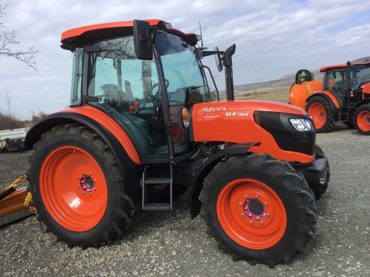 Traktor του τύπου Kubota M 4063 DTHQ18 EC KABINE, Neumaschine σε Burgbernheim (Φωτογραφία 1)