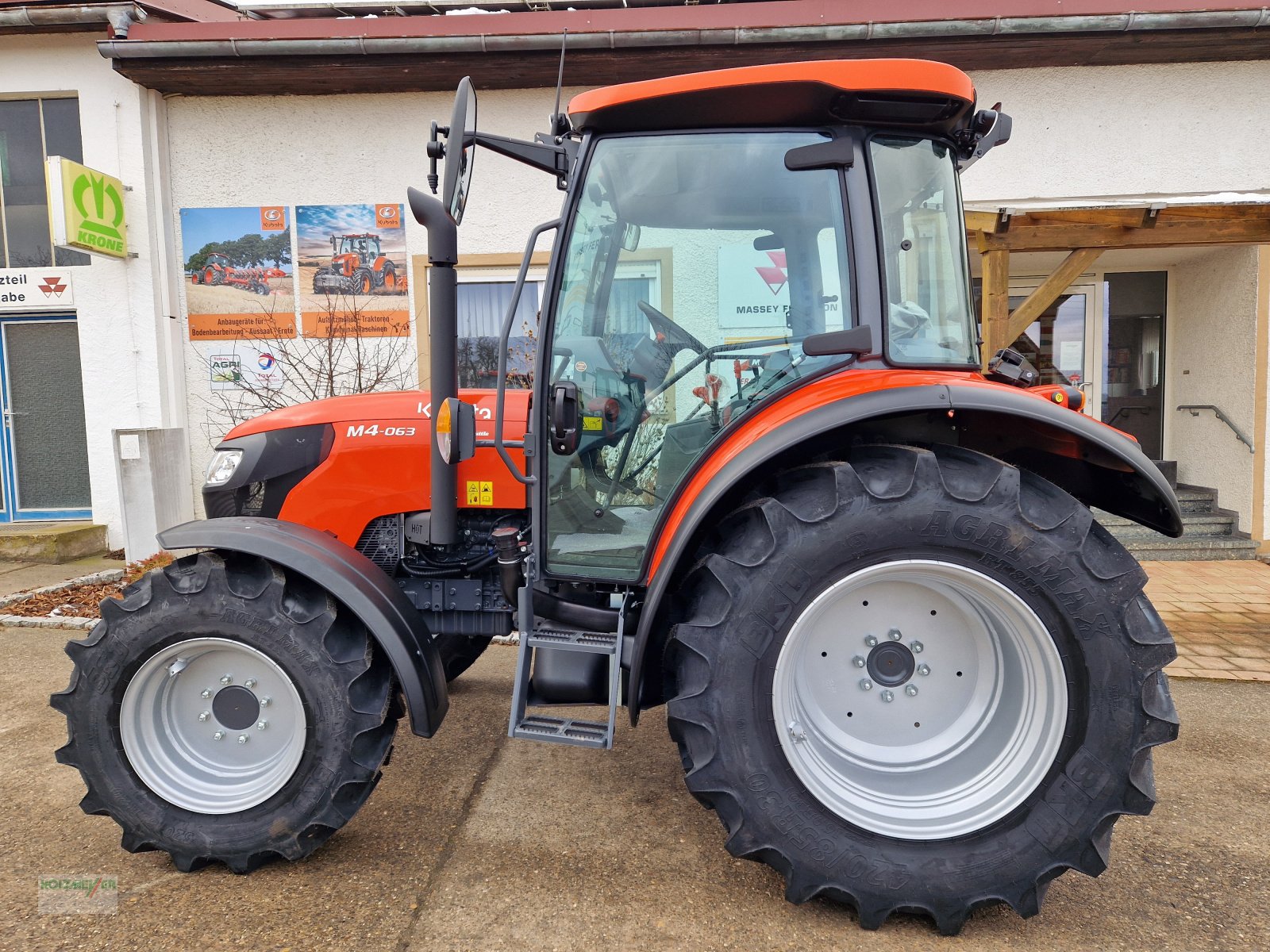Traktor des Typs Kubota M 4063, Neumaschine in Gunzenhausen (Bild 1)