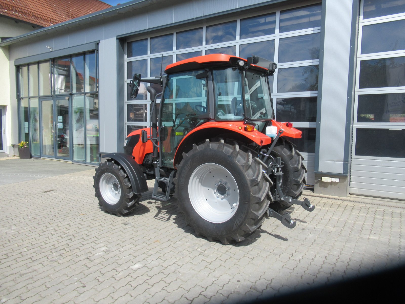 Traktor des Typs Kubota M 4063, Neumaschine in Waischenfeld (Bild 2)