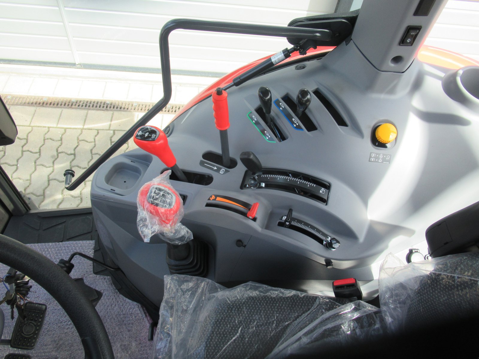 Traktor des Typs Kubota M 4063, Neumaschine in Waischenfeld (Bild 5)