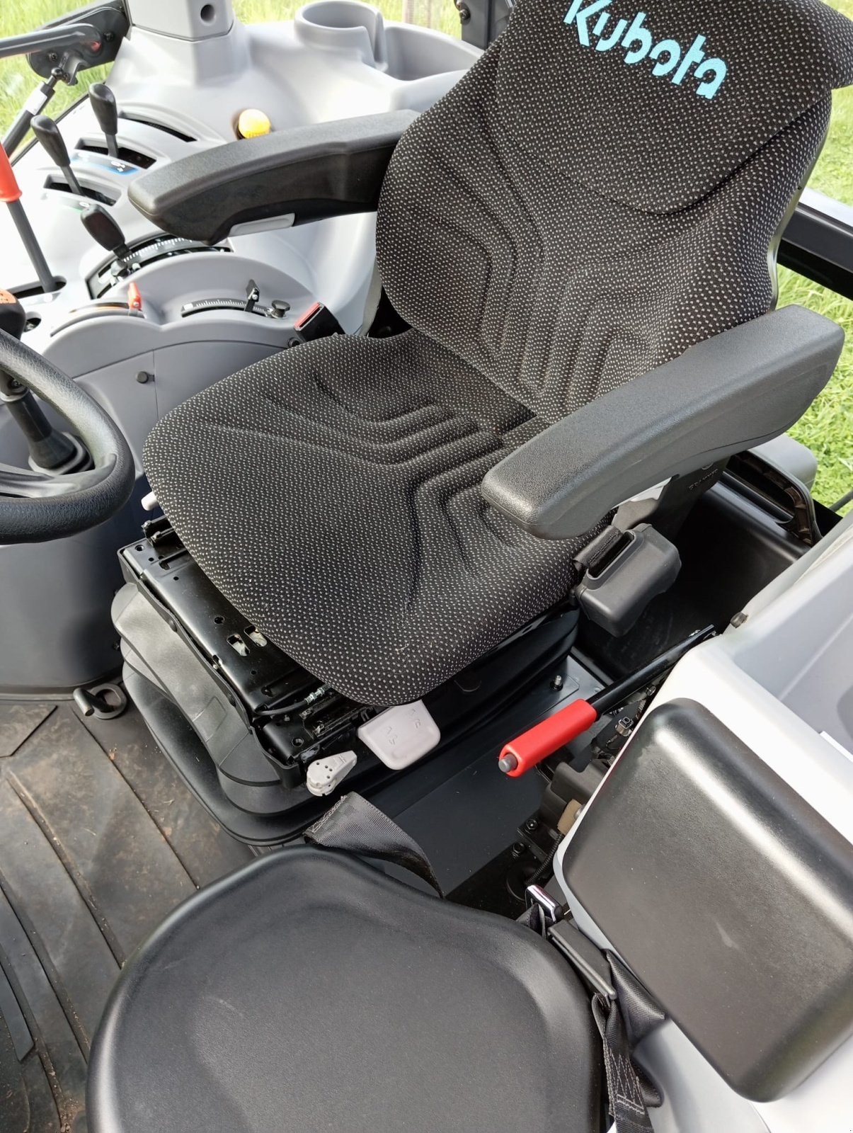 Traktor типа Kubota M 4073, Gebrauchtmaschine в Schwalbach (Фотография 3)