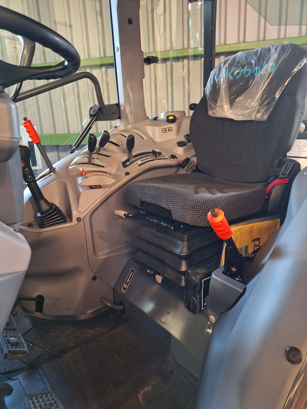 Traktor des Typs Kubota M 5091 Q, Neumaschine in Bergheim (Bild 3)