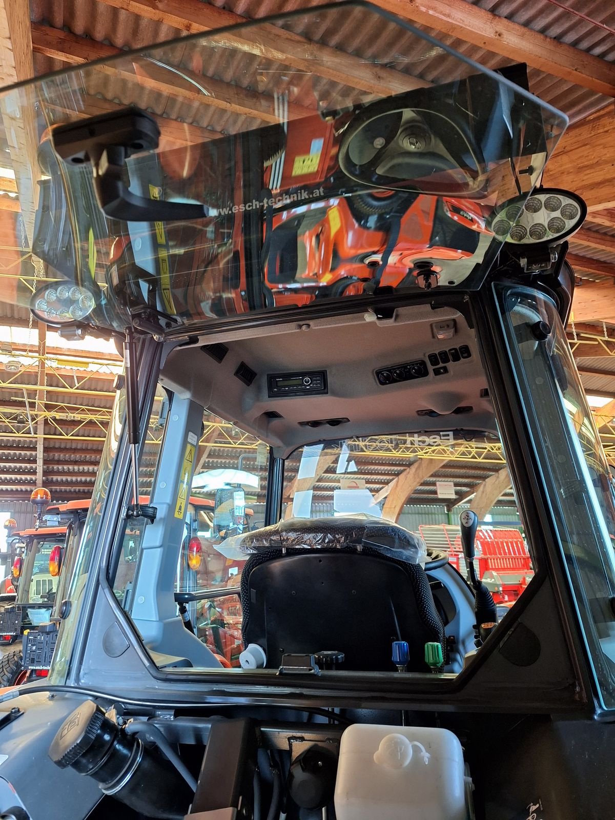 Traktor des Typs Kubota M 5091 Q, Neumaschine in Bergheim (Bild 11)