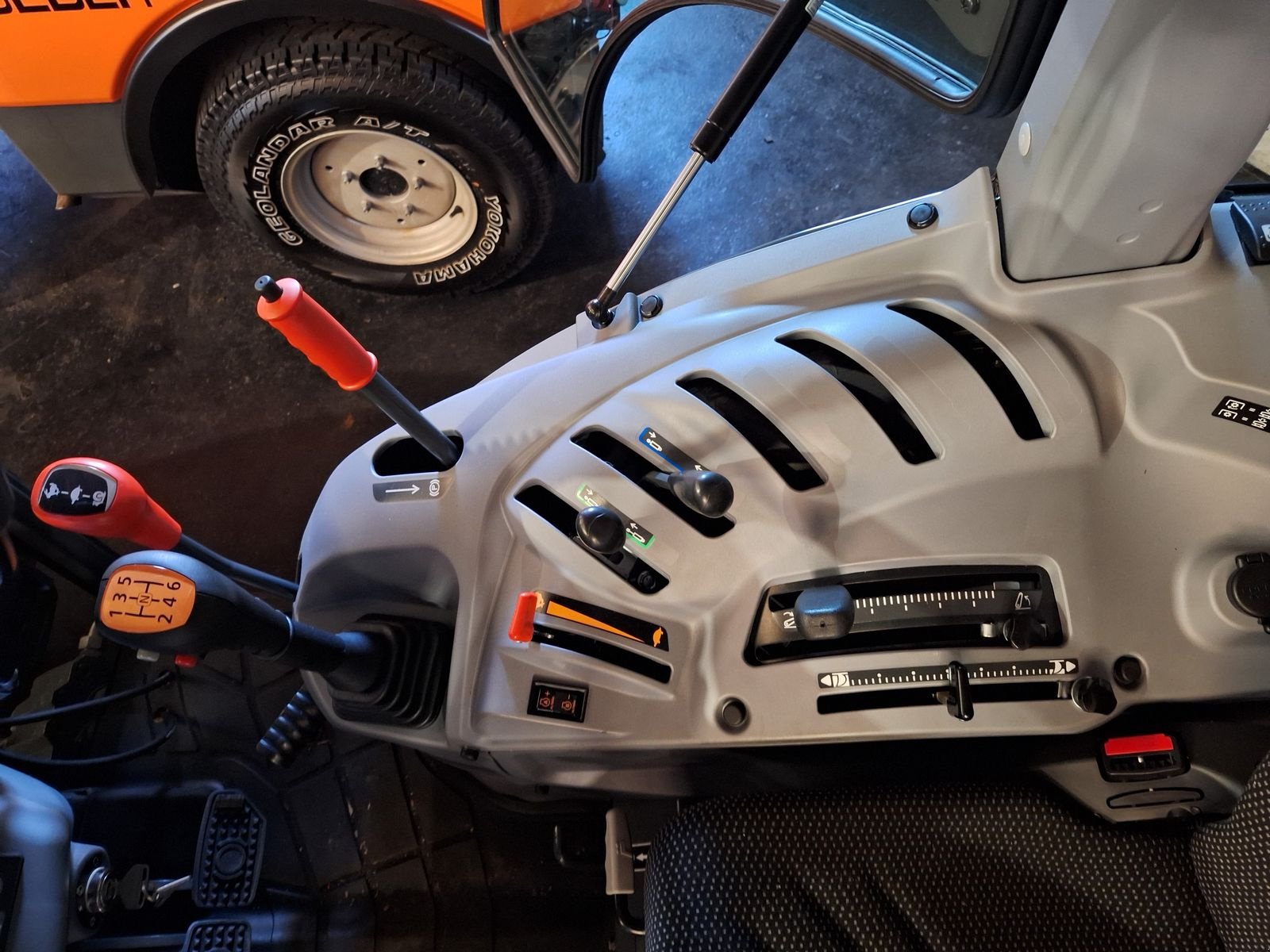 Traktor des Typs Kubota M 5091 Q, Neumaschine in Bergheim (Bild 4)