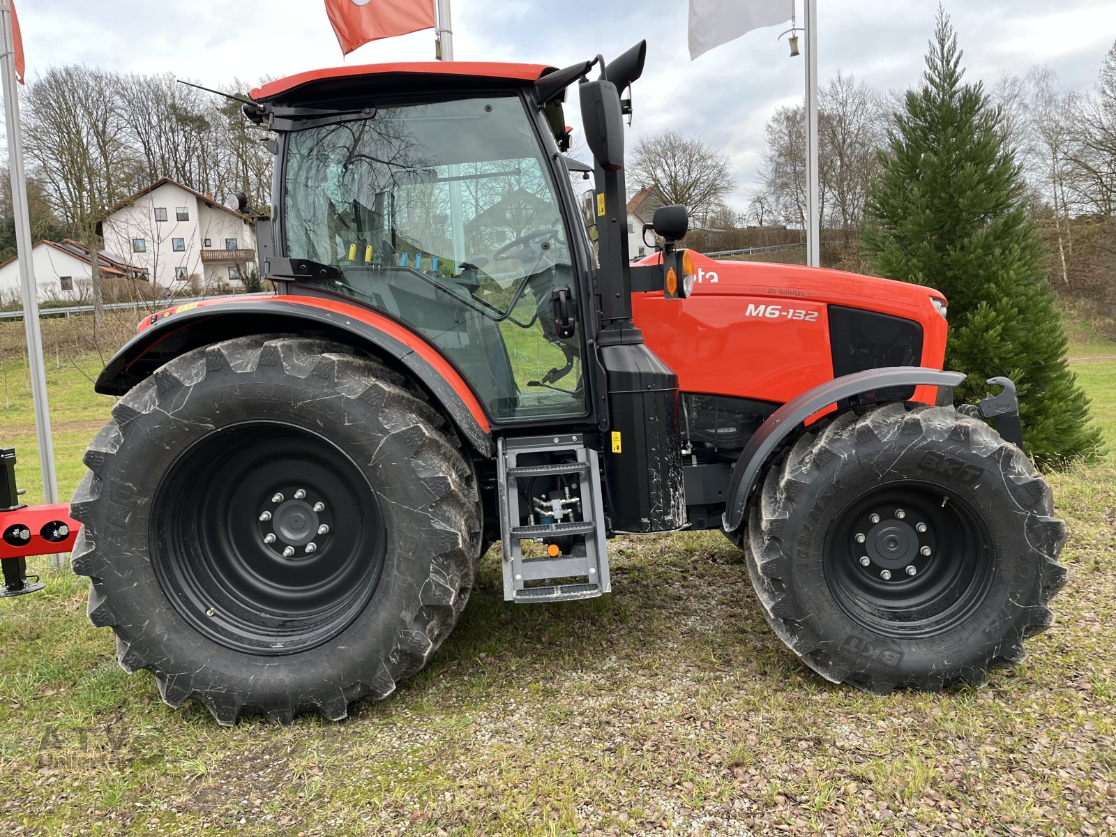 Traktor типа Kubota M 6-132, Gebrauchtmaschine в Schweitenkirchen (Фотография 3)