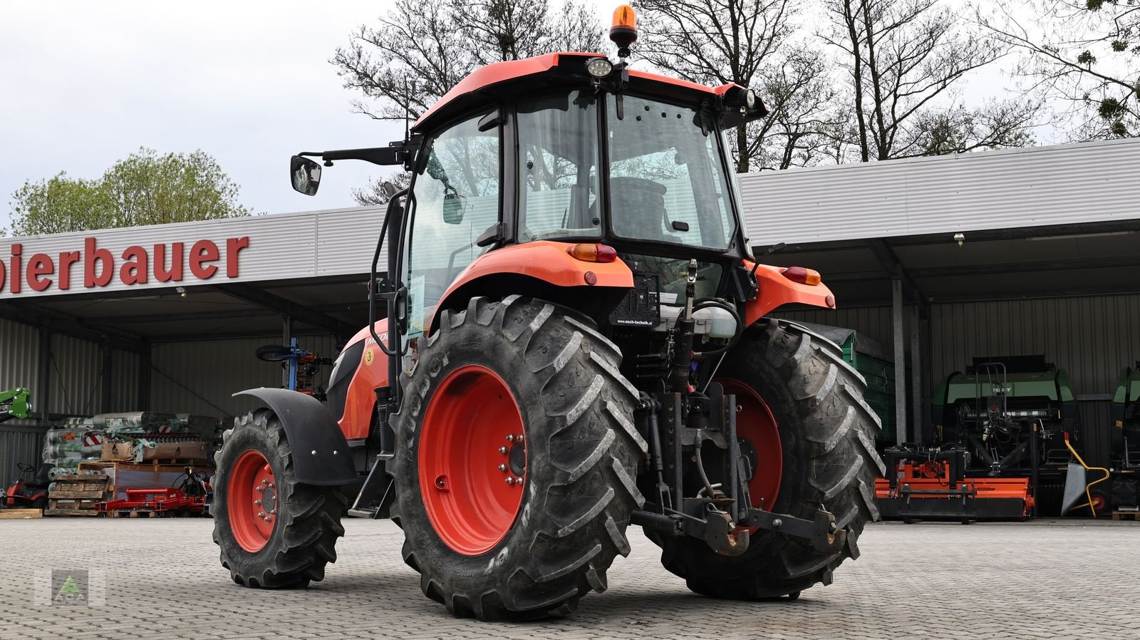 Traktor типа Kubota M 6060 DTHQ, Gebrauchtmaschine в Markt Hartmannsdorf (Фотография 4)