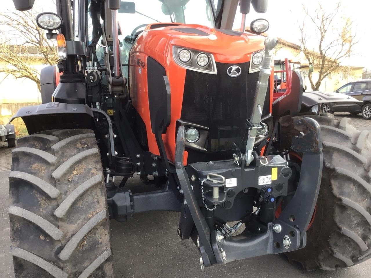 Traktor des Typs Kubota M 6142, Neumaschine in Burgbernheim (Bild 17)
