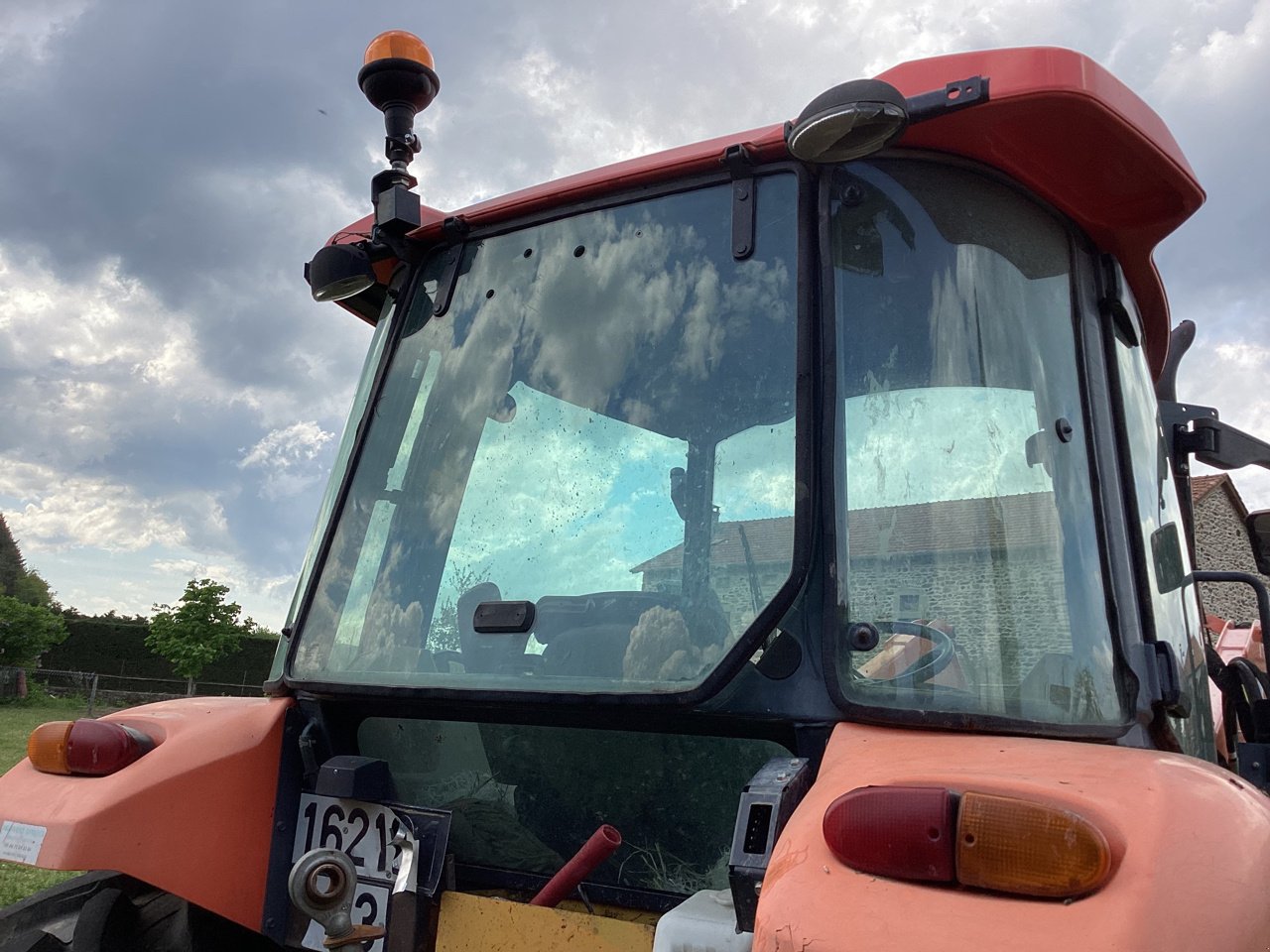Traktor типа Kubota M 7040 DTHQ, Gebrauchtmaschine в VERNOUX EN VIVARAIS (Фотография 11)
