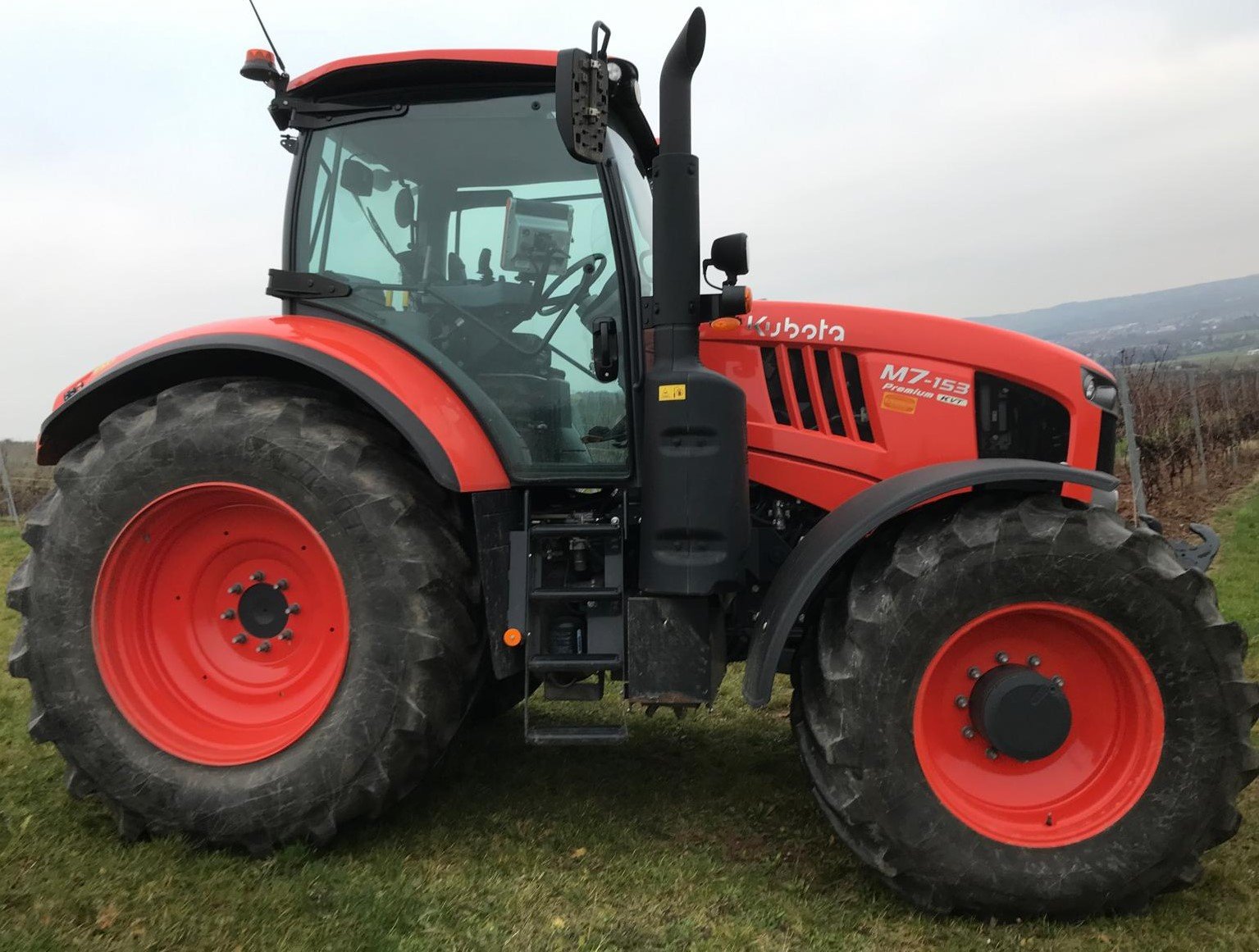 Traktor des Typs Kubota M 7153 Premium KVT, Gebrauchtmaschine in Bretzenheim (Bild 2)