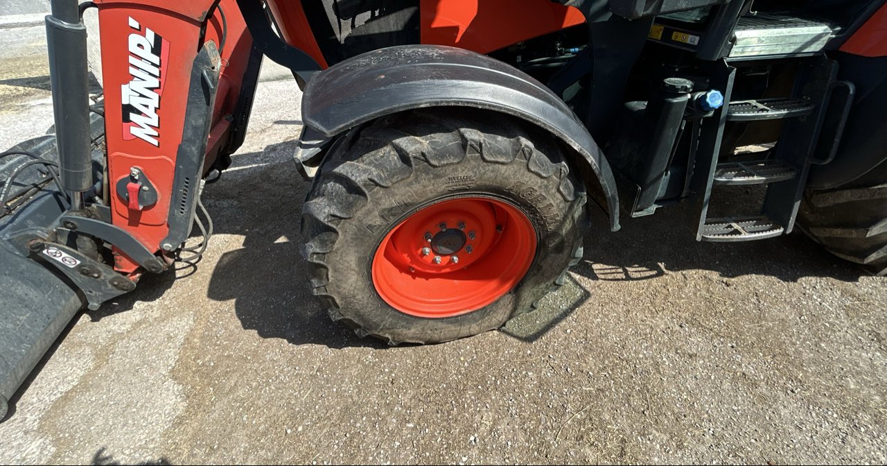 Traktor типа Kubota M105GX -IV, Gebrauchtmaschine в Einvaux (Фотография 7)