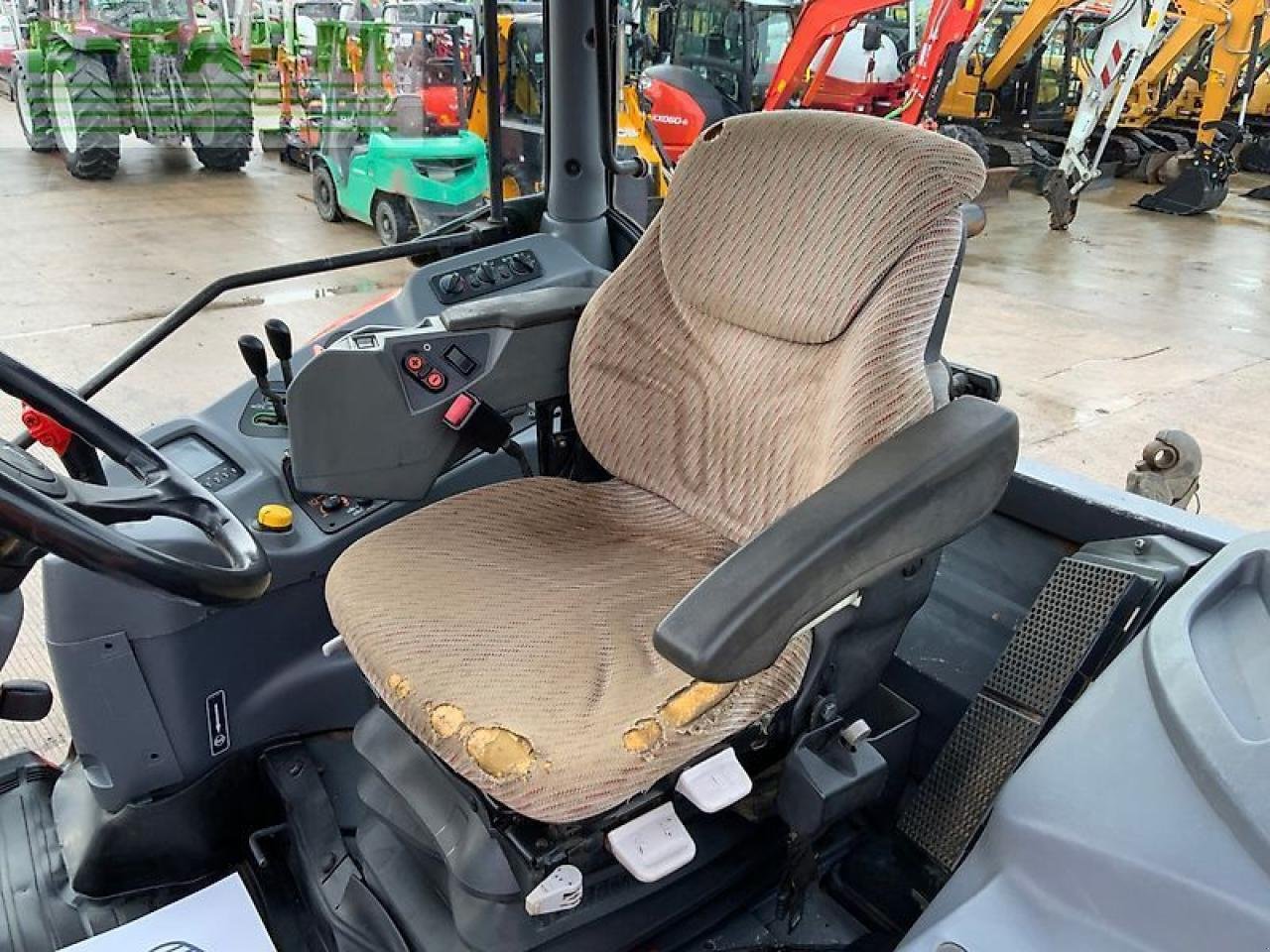 Traktor типа Kubota m110 gx tractor (st25481), Gebrauchtmaschine в SHAFTESBURY (Фотография 18)