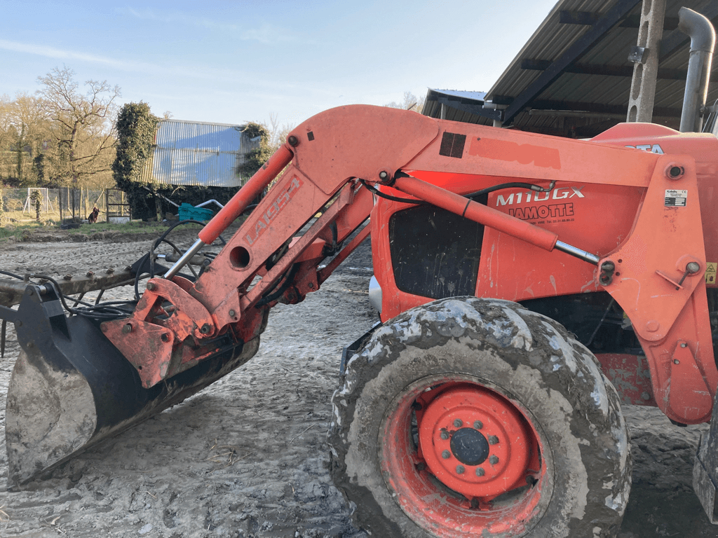 Traktor of the type Kubota M110GX, Gebrauchtmaschine in CINTHEAUX (Picture 3)