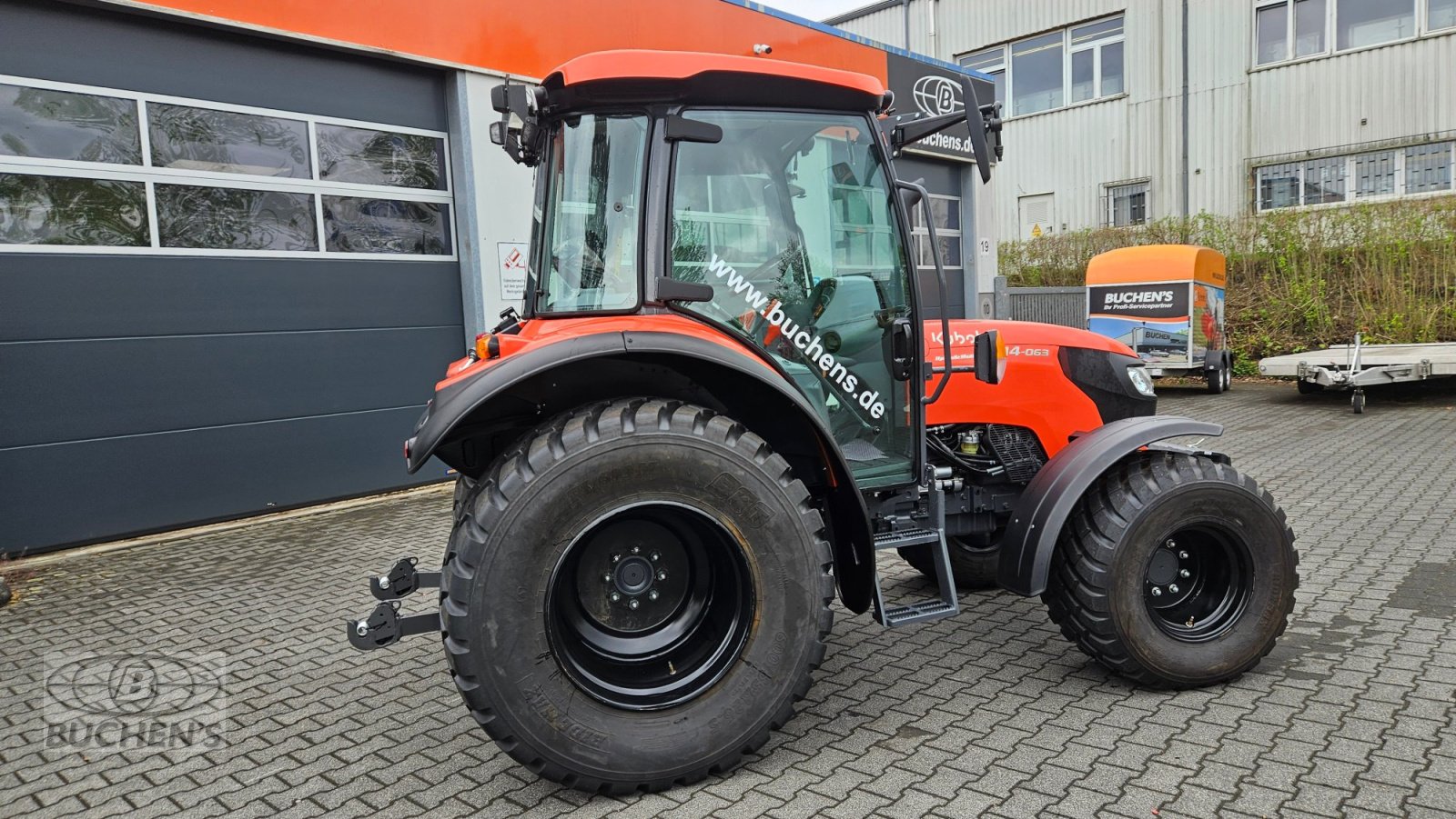 Traktor типа Kubota M4-063 CAB, Gebrauchtmaschine в Olpe (Фотография 3)