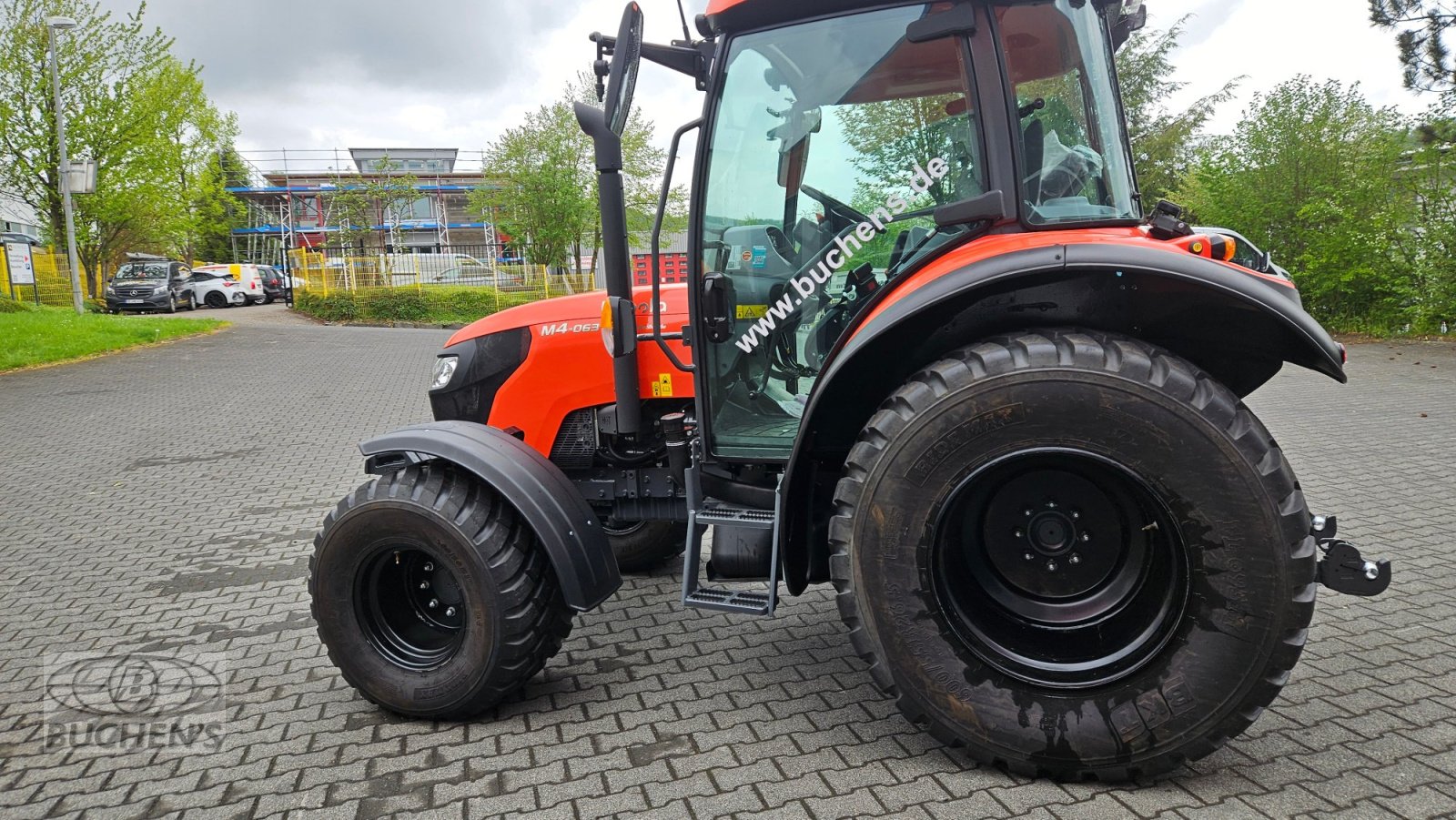 Traktor типа Kubota M4-063 CAB, Gebrauchtmaschine в Olpe (Фотография 4)