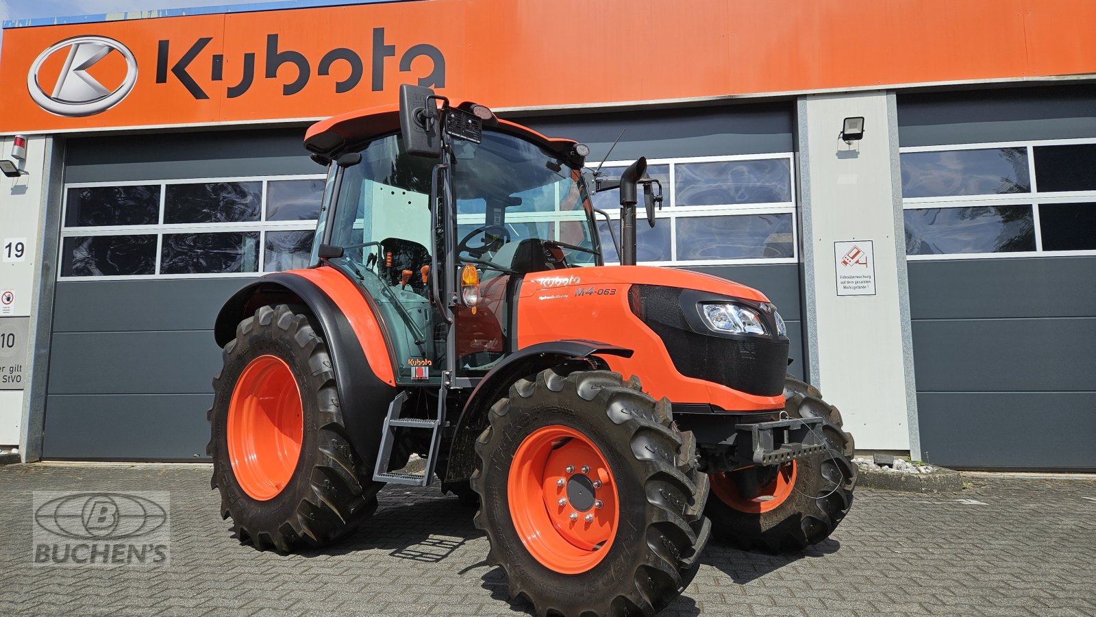 Traktor типа Kubota M4-063, Gebrauchtmaschine в Olpe (Фотография 1)