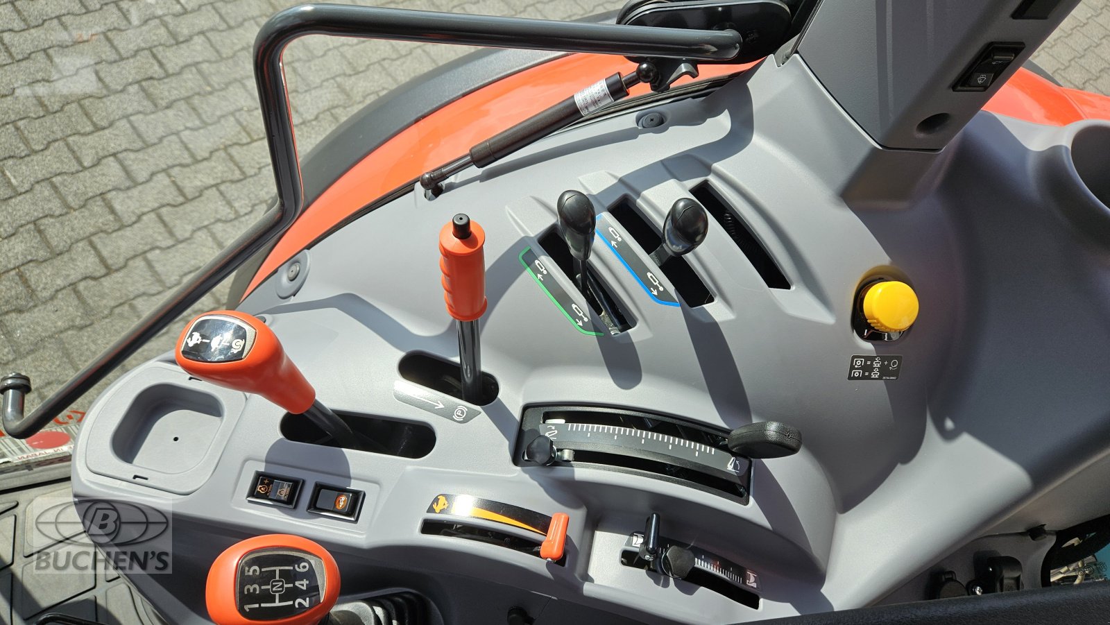 Traktor типа Kubota M4-063, Gebrauchtmaschine в Olpe (Фотография 13)