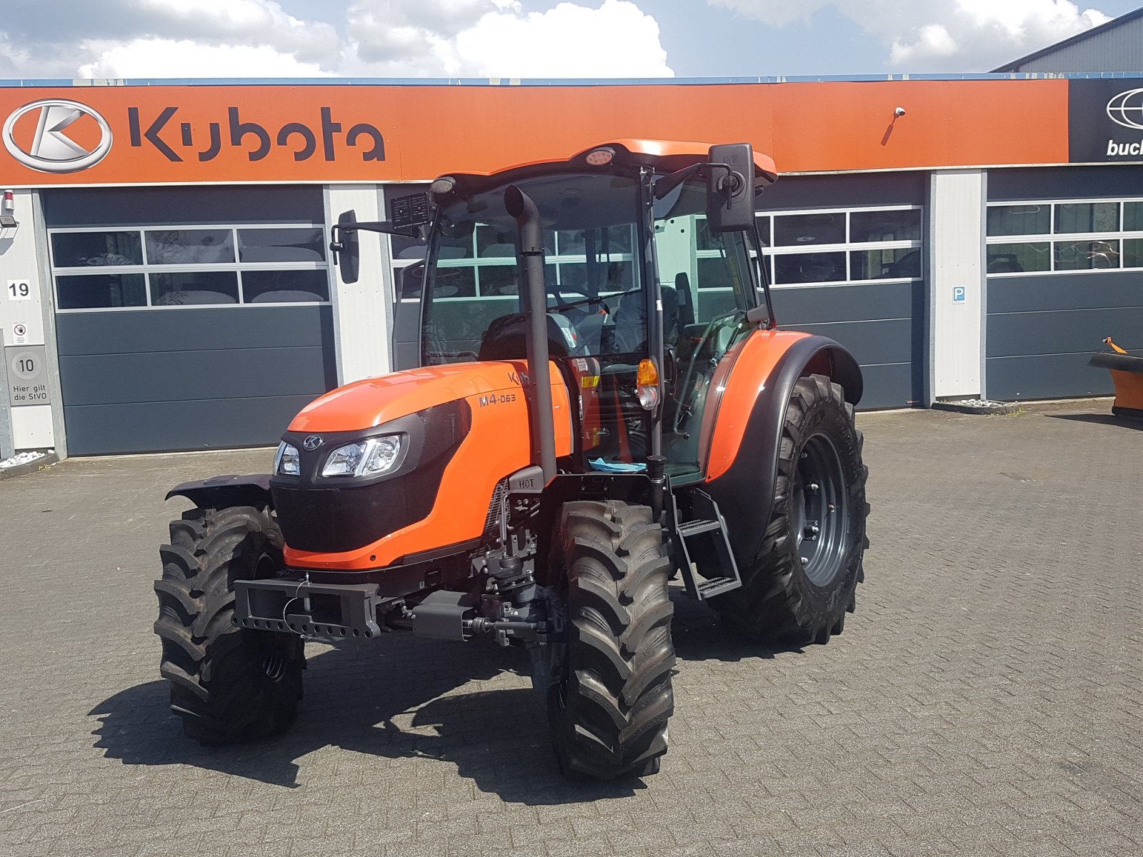 Traktor of the type Kubota M4-063CAB, Neumaschine in Olpe (Picture 7)