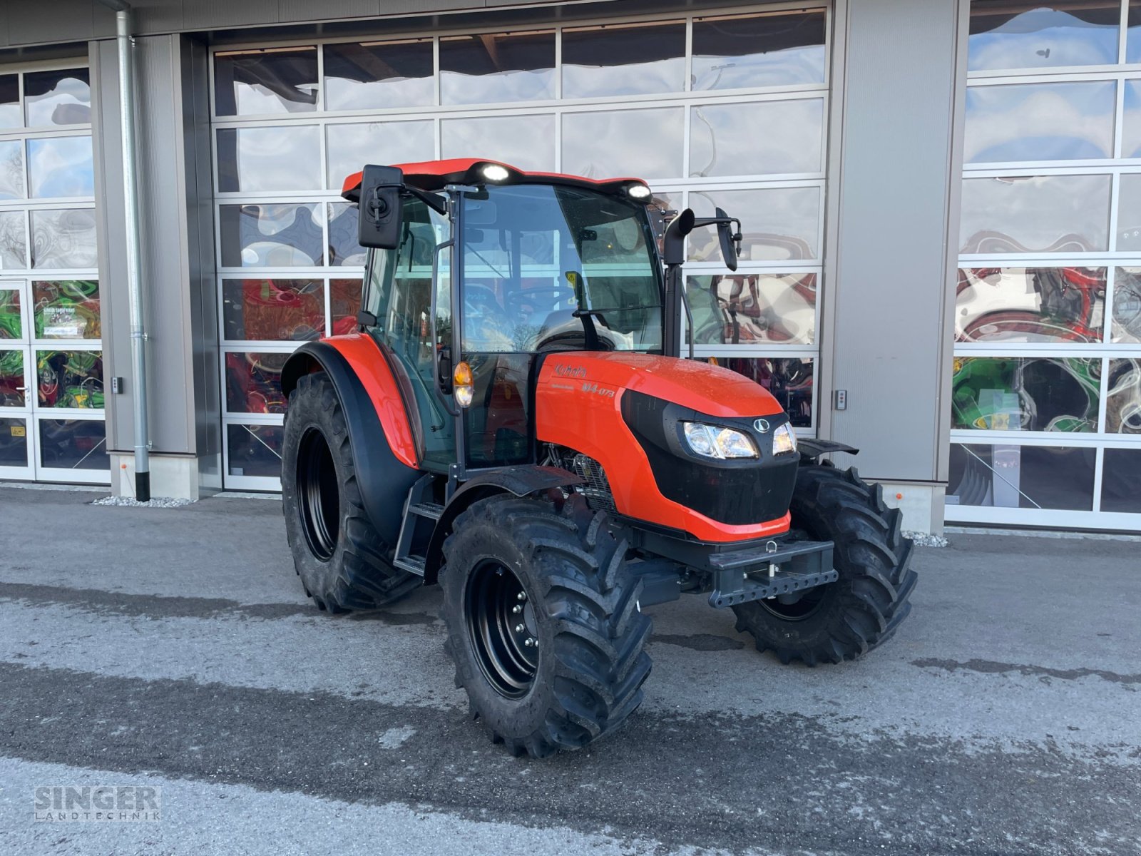Traktor des Typs Kubota M4-073, Neumaschine in Ebenhofen (Bild 3)