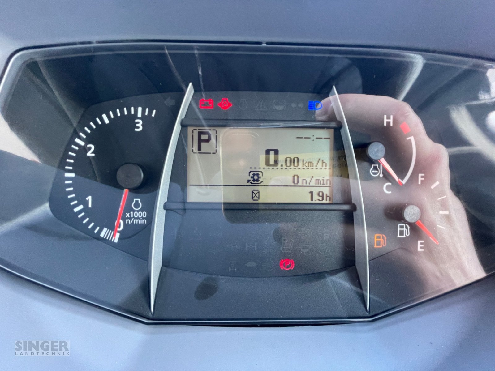 Traktor des Typs Kubota M4-073, Neumaschine in Ebenhofen (Bild 10)