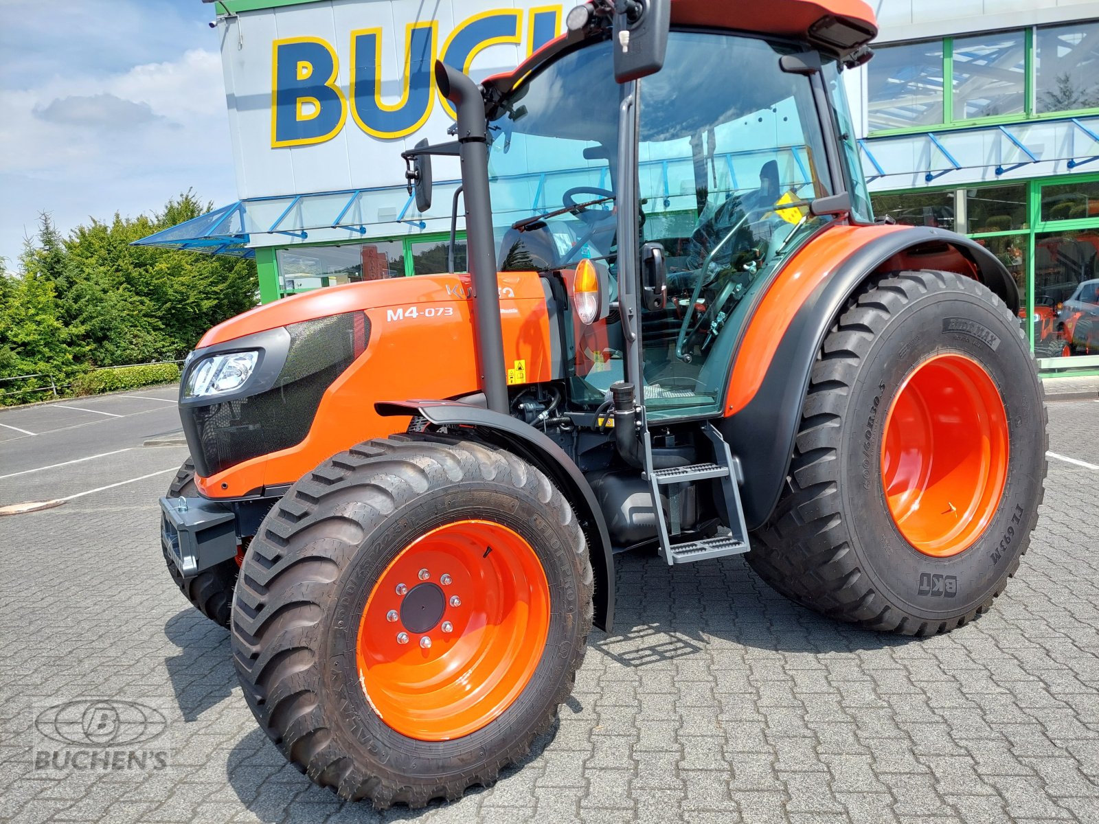 Traktor of the type Kubota M4-073CAB, Neumaschine in Olpe (Picture 2)