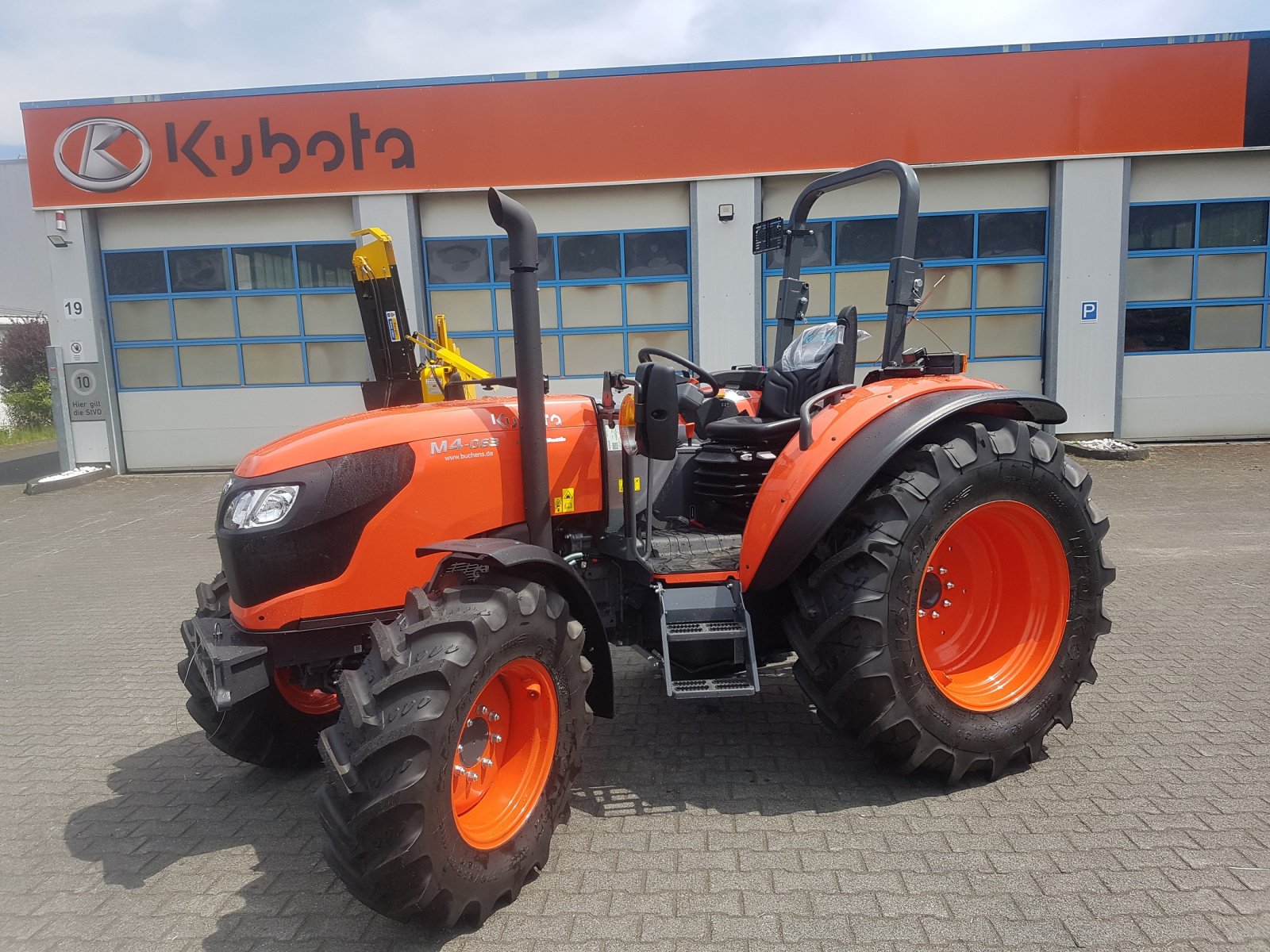 Traktor of the type Kubota M4063, Neumaschine in Olpe (Picture 1)