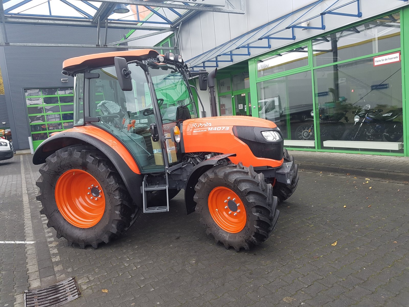 Traktor des Typs Kubota M4073 CAB, Neumaschine in Olpe (Bild 12)