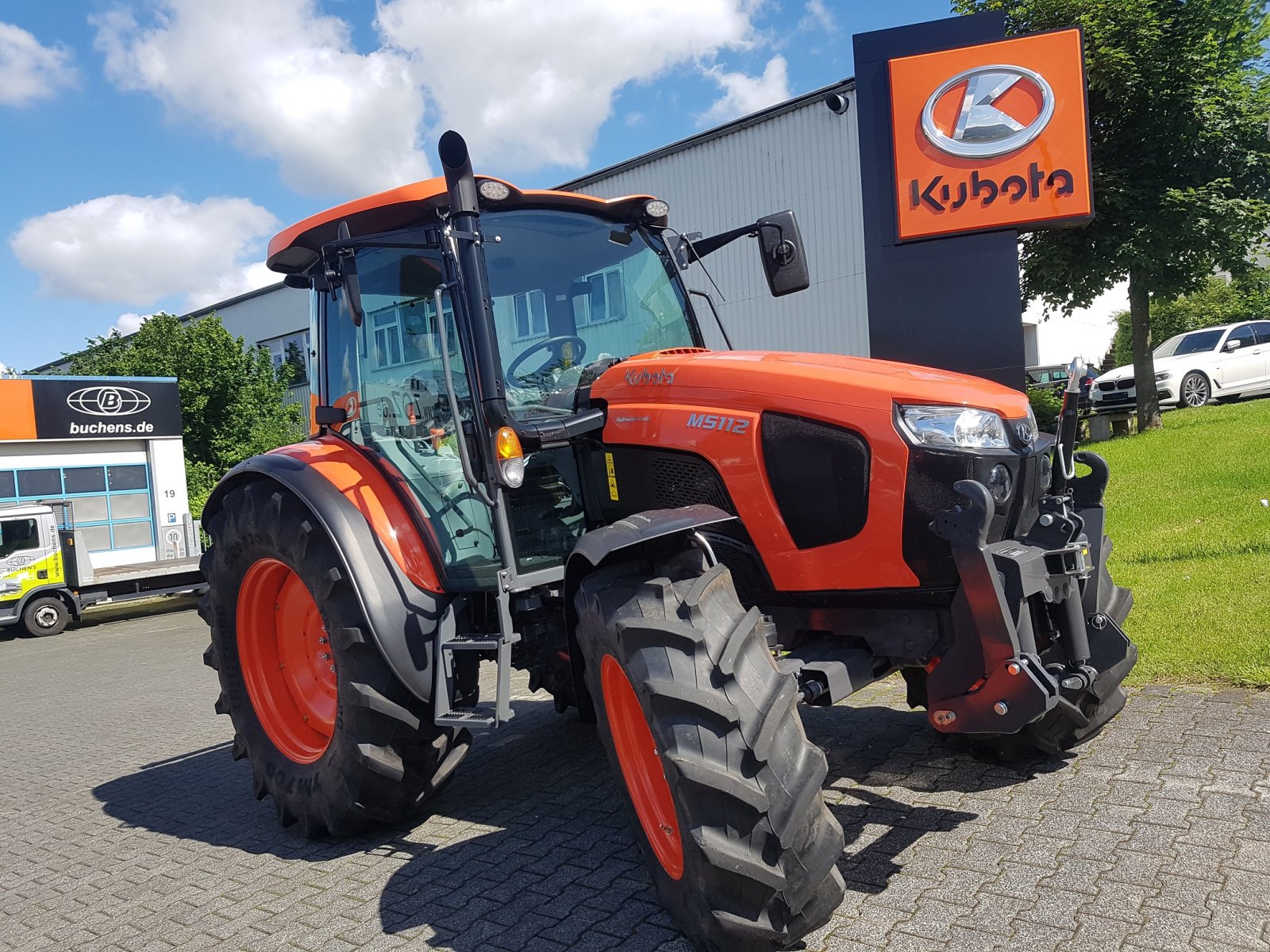 Traktor des Typs Kubota M5-112 CAB Demo, Neumaschine in Olpe (Bild 1)