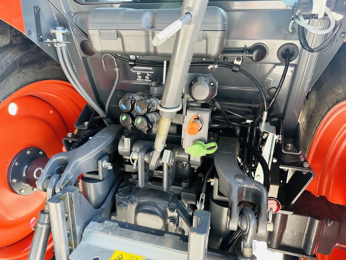 Traktor des Typs Kubota M5-112 Kabine, Neumaschine in Hohenruppersdorf (Bild 7)