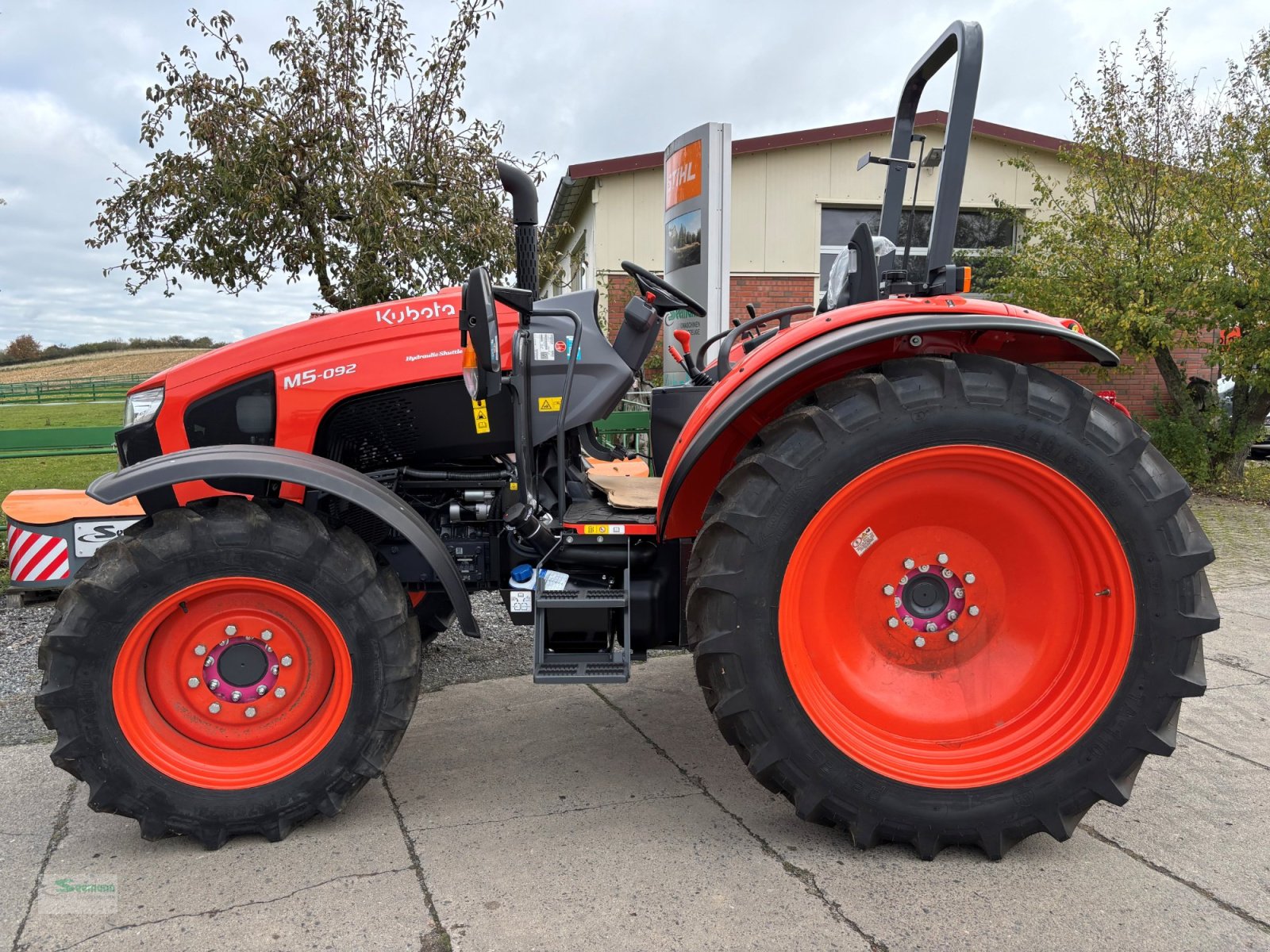 Traktor des Typs Kubota M5092 Rops, Neumaschine in Groß Roge (Bild 2)