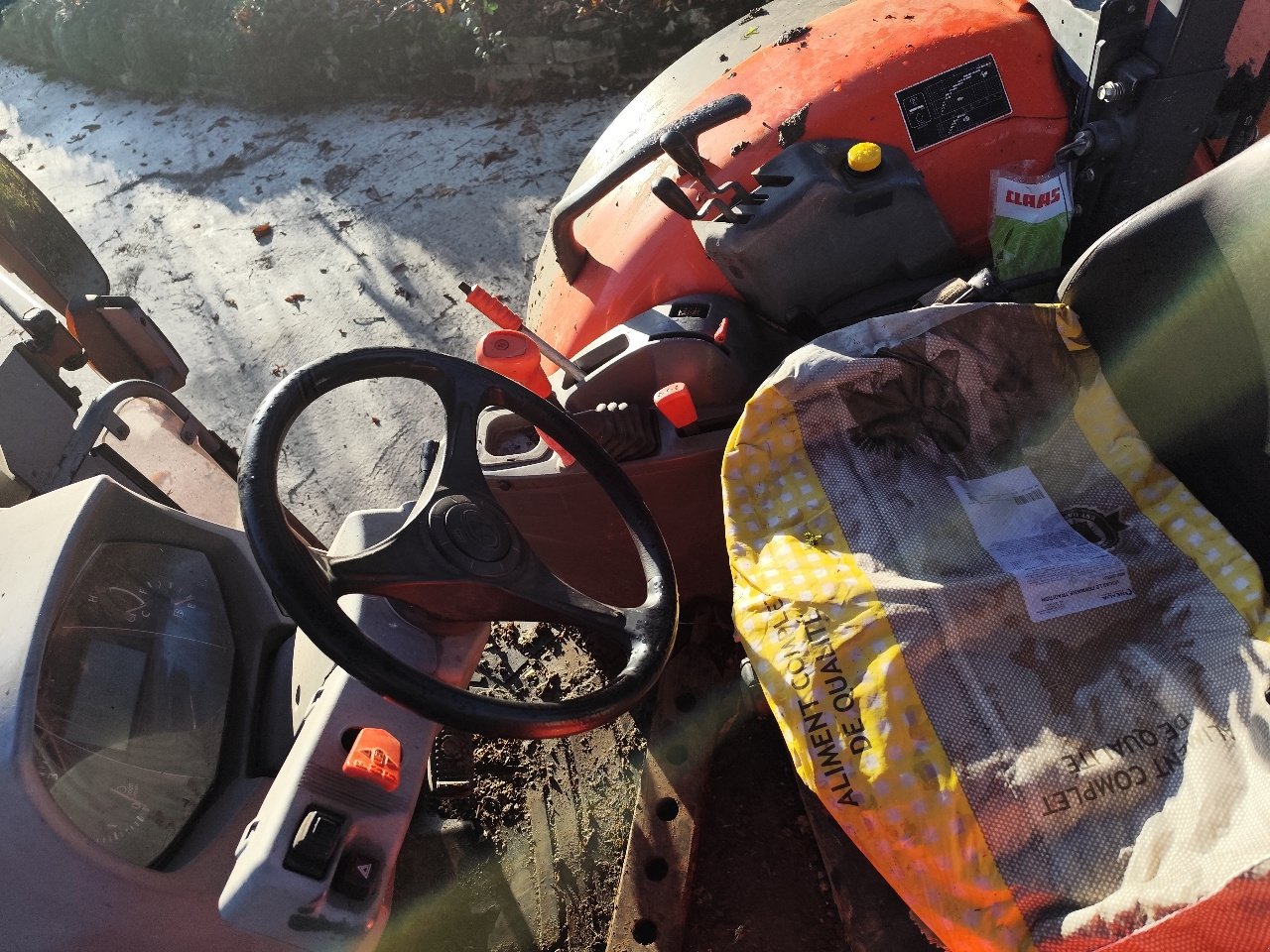 Traktor типа Kubota M5111 DTH, Gebrauchtmaschine в Roches-sur-Marne (Фотография 7)