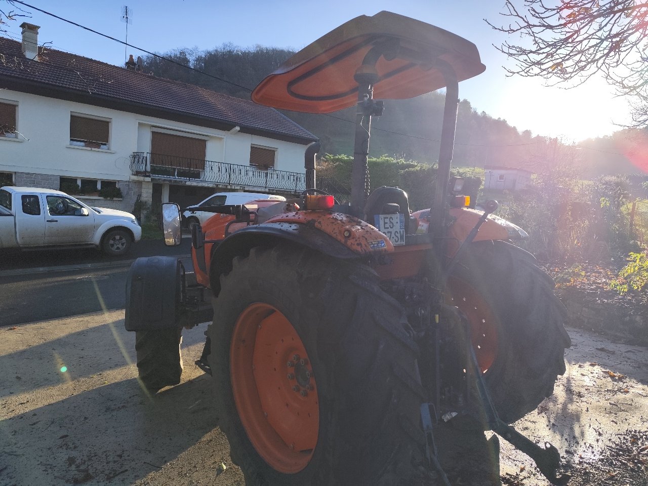 Traktor типа Kubota M5111 DTH, Gebrauchtmaschine в Roches-sur-Marne (Фотография 4)
