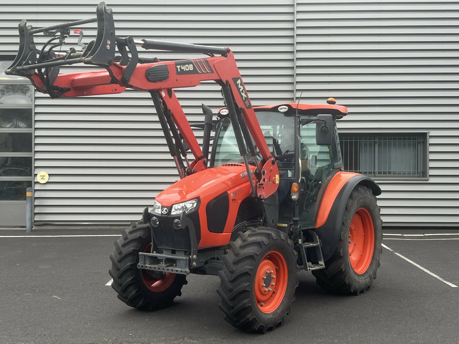 Traktor of the type Kubota M5111 DTH, Gebrauchtmaschine in Gannat (Picture 3)
