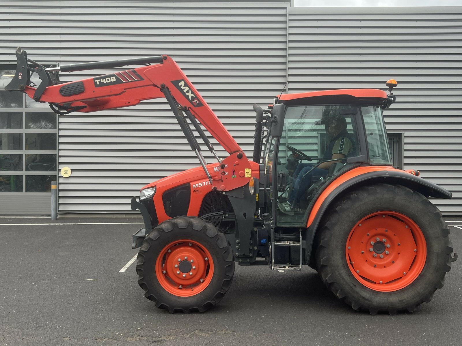 Traktor of the type Kubota M5111 DTH, Gebrauchtmaschine in Gannat (Picture 4)