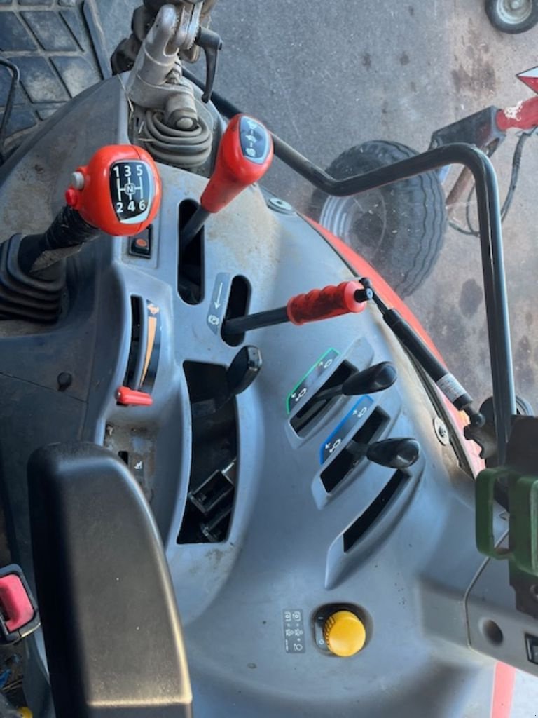 Traktor del tipo Kubota M5111 DTHQ, Gebrauchtmaschine en VERNOUX EN VIVARAIS (Imagen 3)