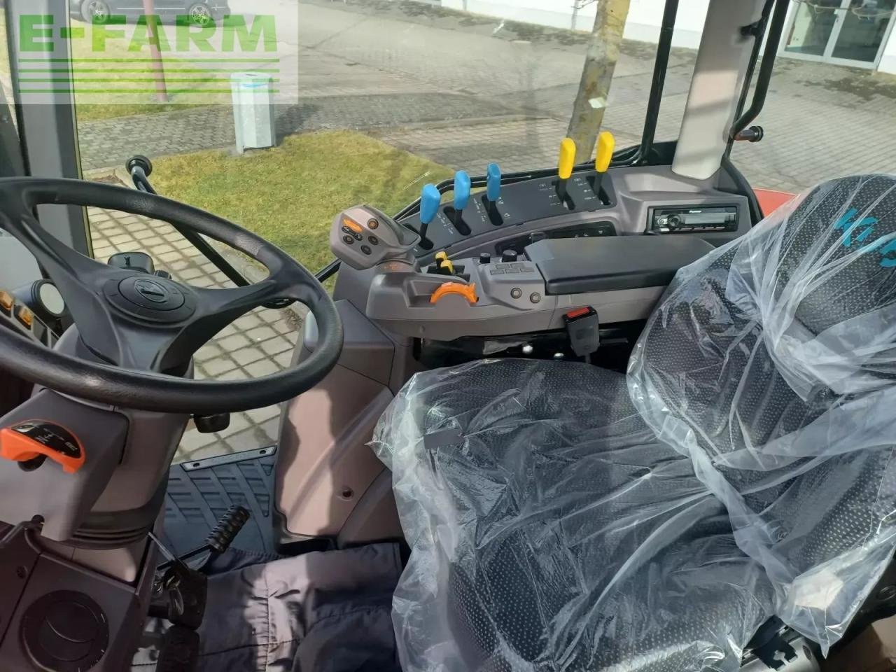 Traktor des Typs Kubota m6-122, Gebrauchtmaschine in BROKDORF (Bild 6)