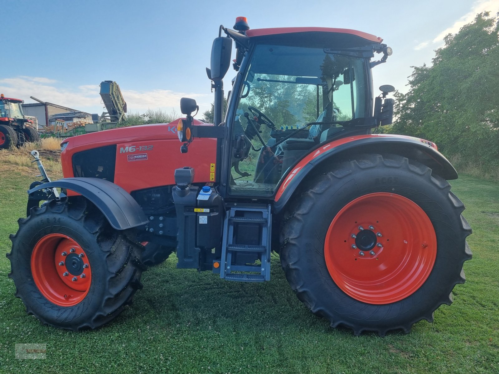 Traktor типа Kubota M6-132 Aktion Finanzierung 60 Monate mit 0,00 % Zinsen, Gebrauchtmaschine в Bensheim - Schwanheim (Фотография 2)