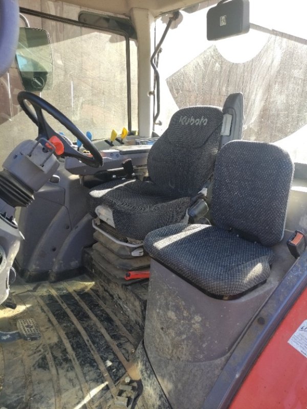 Traktor Türe ait Kubota M6-132, Gebrauchtmaschine içinde COGNAC LA FORET (resim 3)